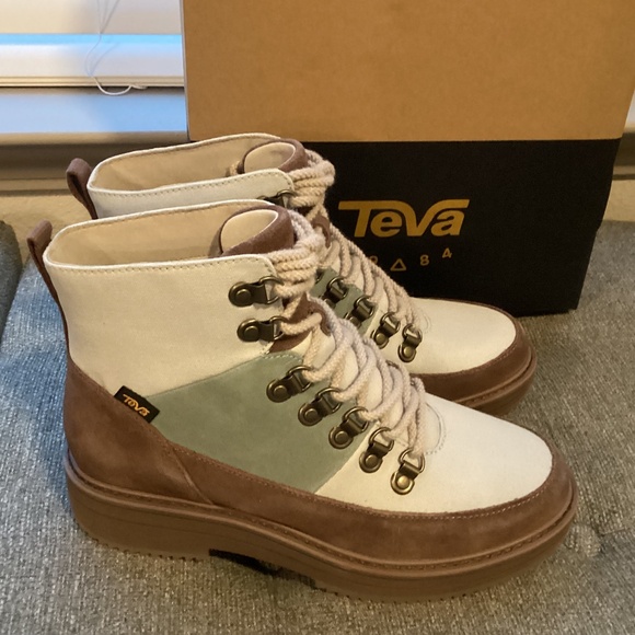 Teva Shoes - Teva Women's Patchwork Booties, size 8.5